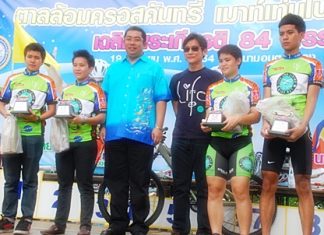 Former Minister for Sports and Tourism, Sonthaya Khunplome, center, presents trophies to one of the winning teams.